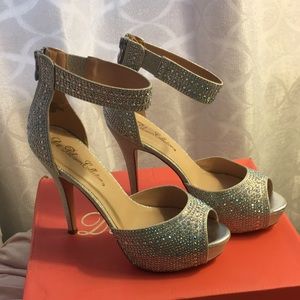 Fashionable studded pumps!